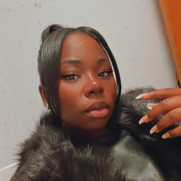 Meet your Posher, Shakira - Picture 1 of 1
